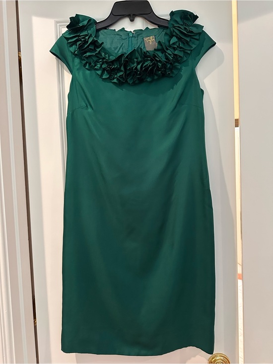 Teri Jon Dresses & Skirts - Taylor Emerald Green Cap-Sleeve Midi Dress with Floral Collar